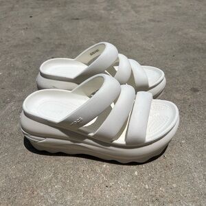 CROCS White Mega Crush Triple Strap